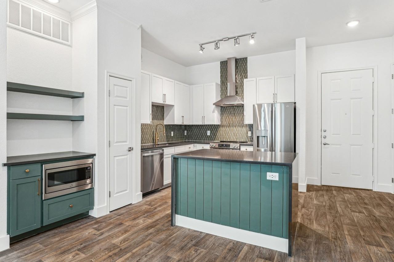 Dorian and Encore - Photo 4 of 84