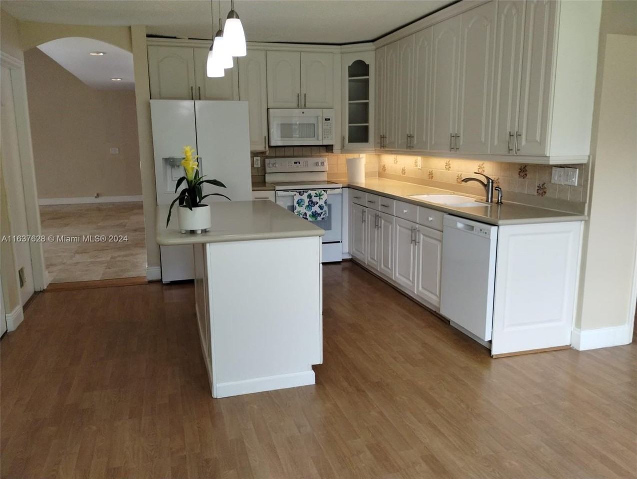 8763 Sw 50th Pl - Photo 3 of 8