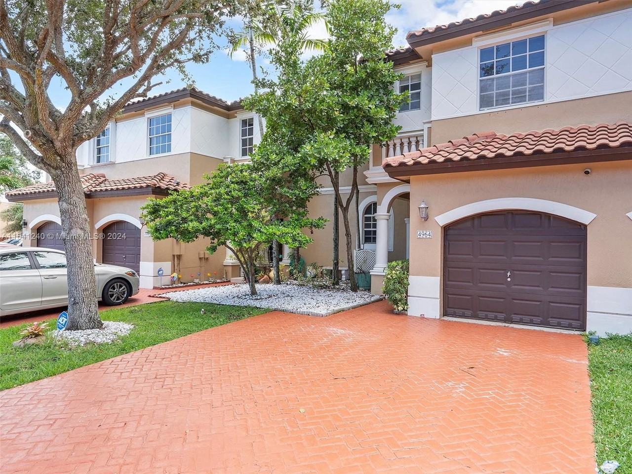 4964 Sw 128th Ave #4964 - Photo 2 of 8