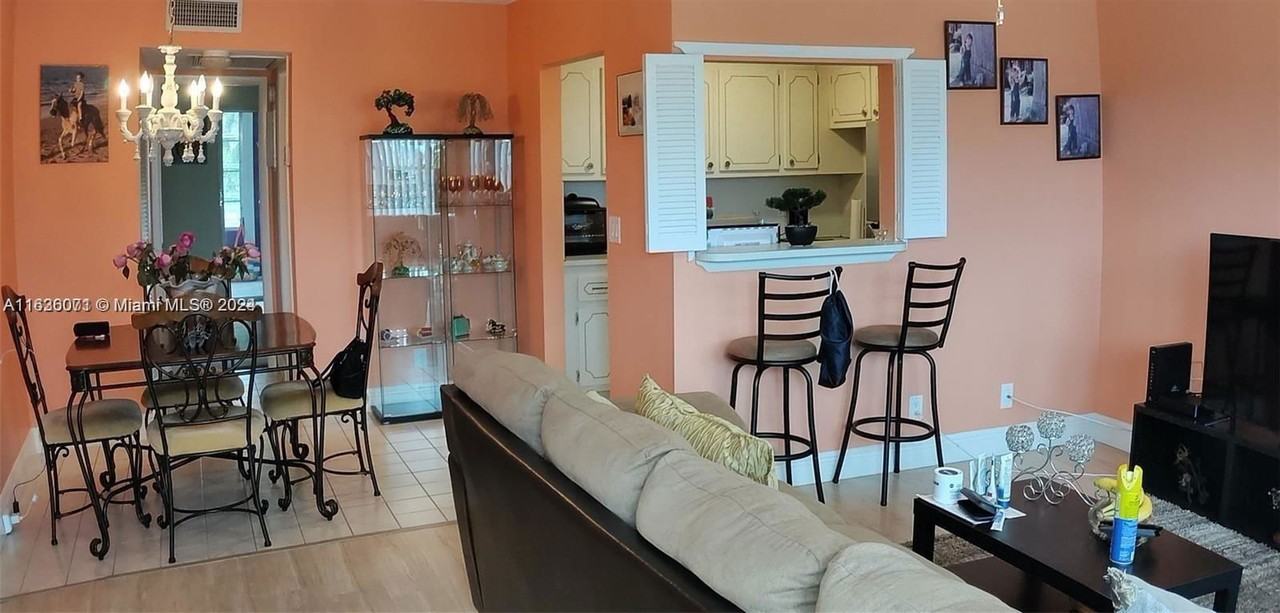 2006 Cambridge A #2006 - Photo 2 of 8