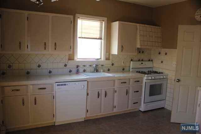 1036 Ringwood Ave - Photo 3 of 15