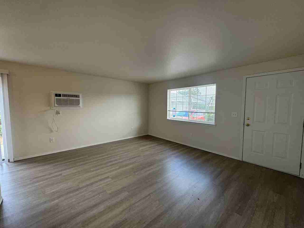 e319 - Photo 2 of 11