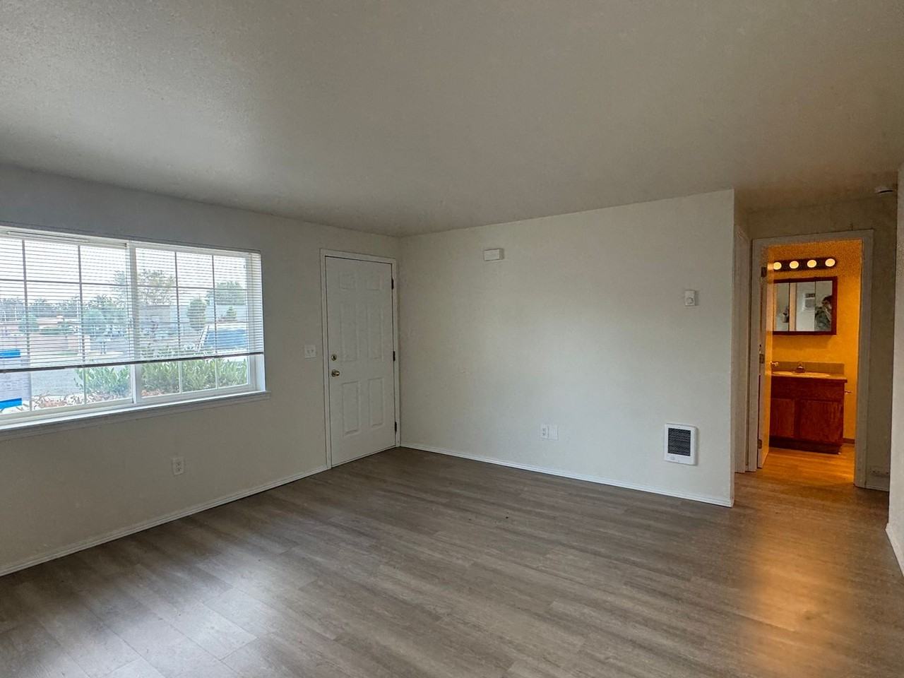 e319 - Photo 3 of 11