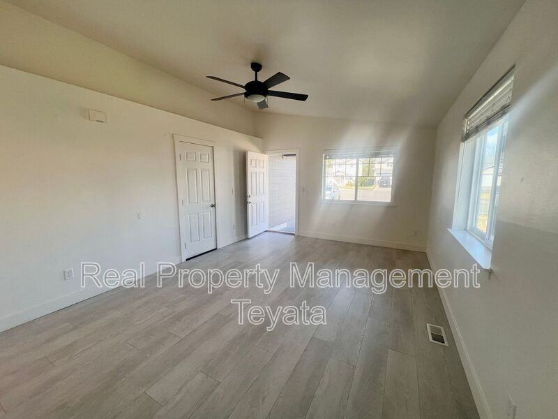 4787 Oyster Dr - Photo 7 of 19