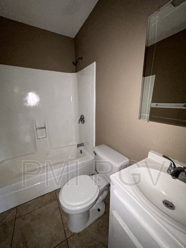 1803 Washington Ave #4 - Photo 4 of 11