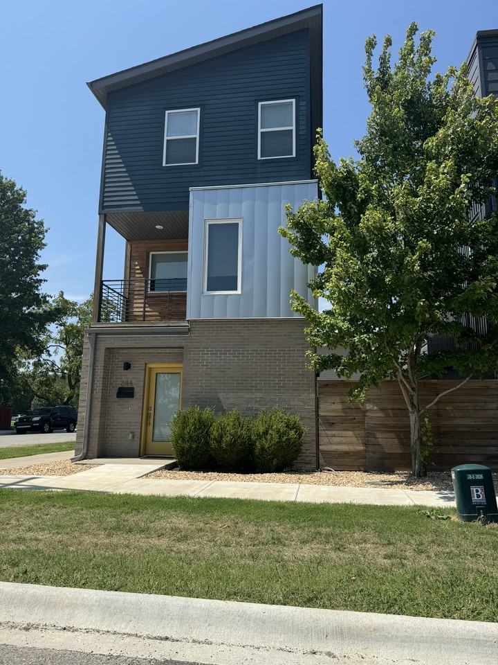 644 Sw B St - Photo 3 of 30