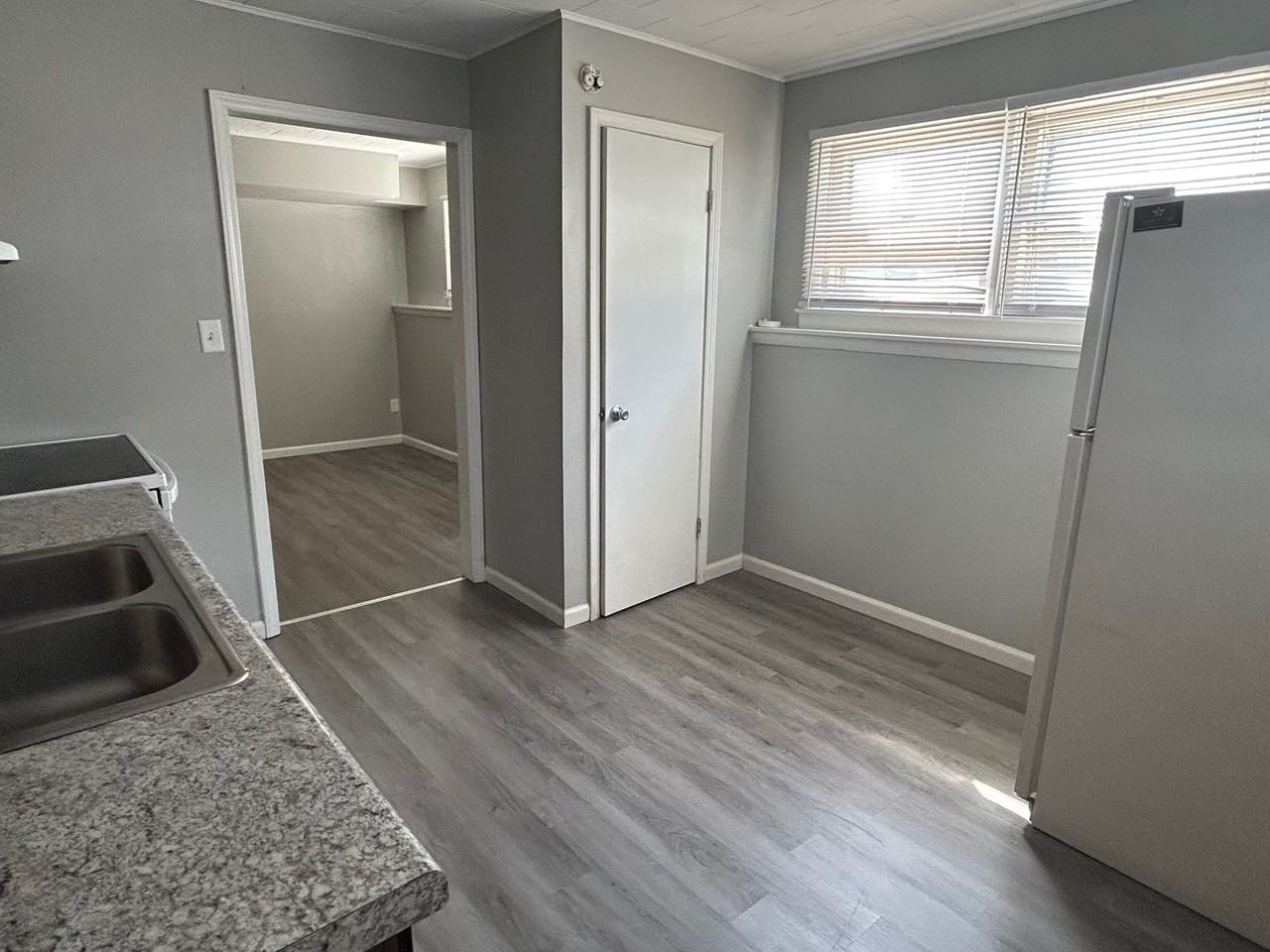 629 W Washington St - Photo 3 of 6