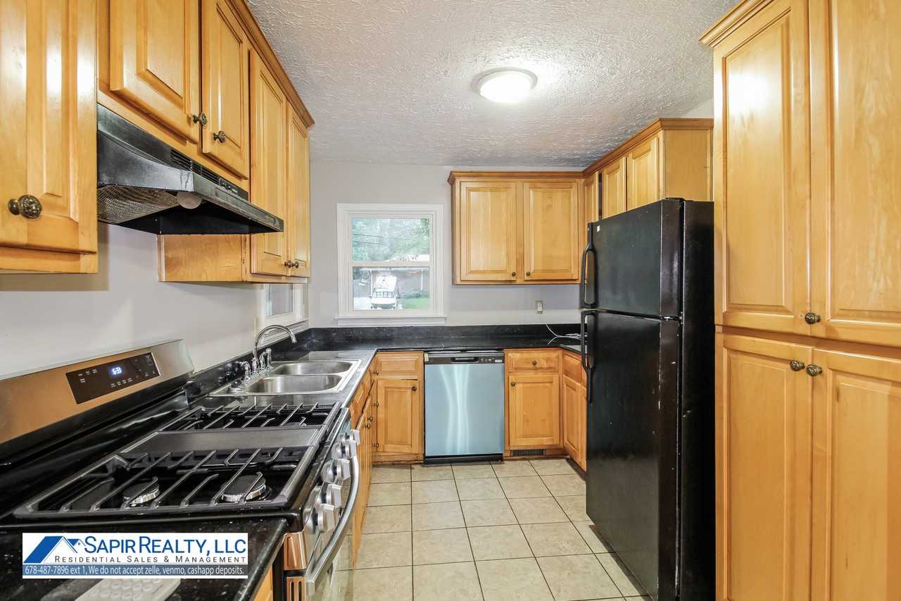 2694 Fairlane Dr Se - Photo 6 of 16