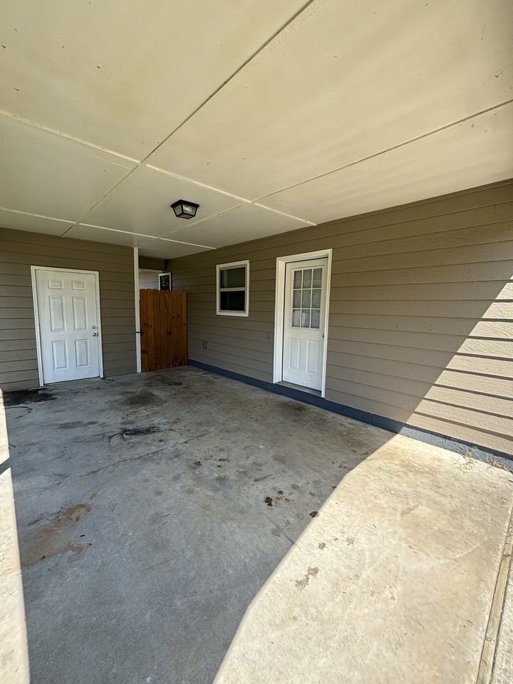 92 Pond St - Photo 2 of 4