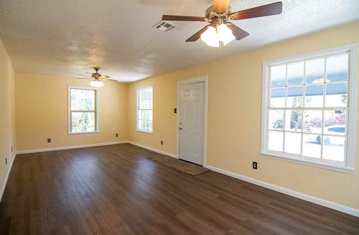 2125 8th St - Photo 2 of 7