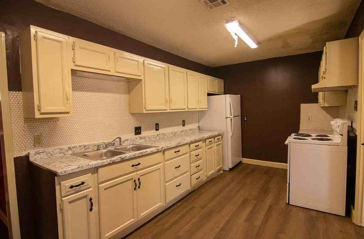 2125 8th St - Photo 3 of 7