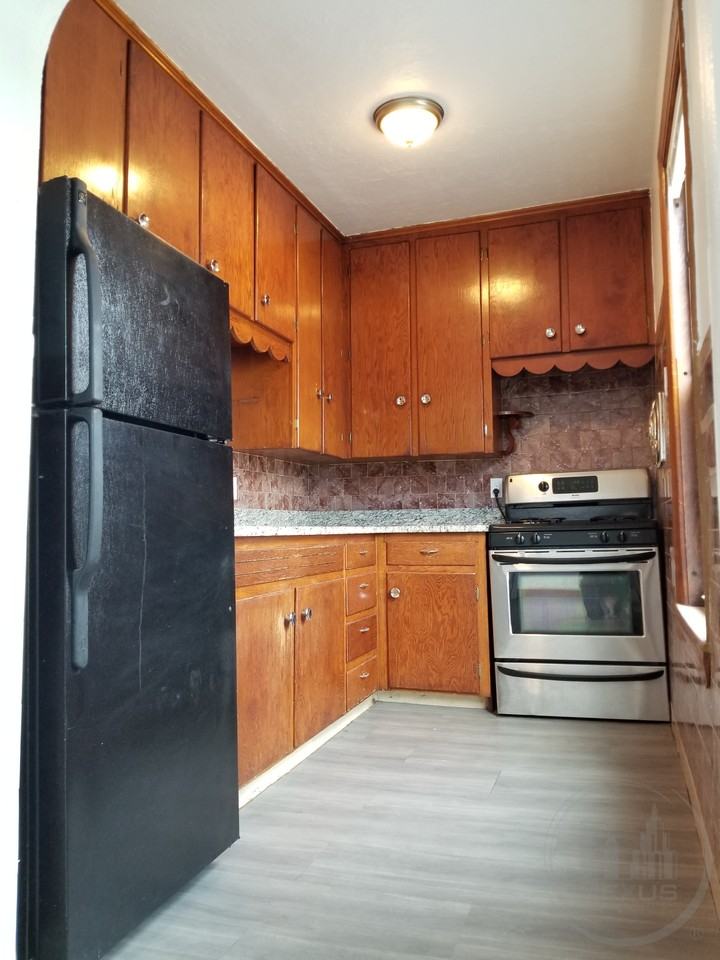 127 Burnside Ave - Photo 3 of 9