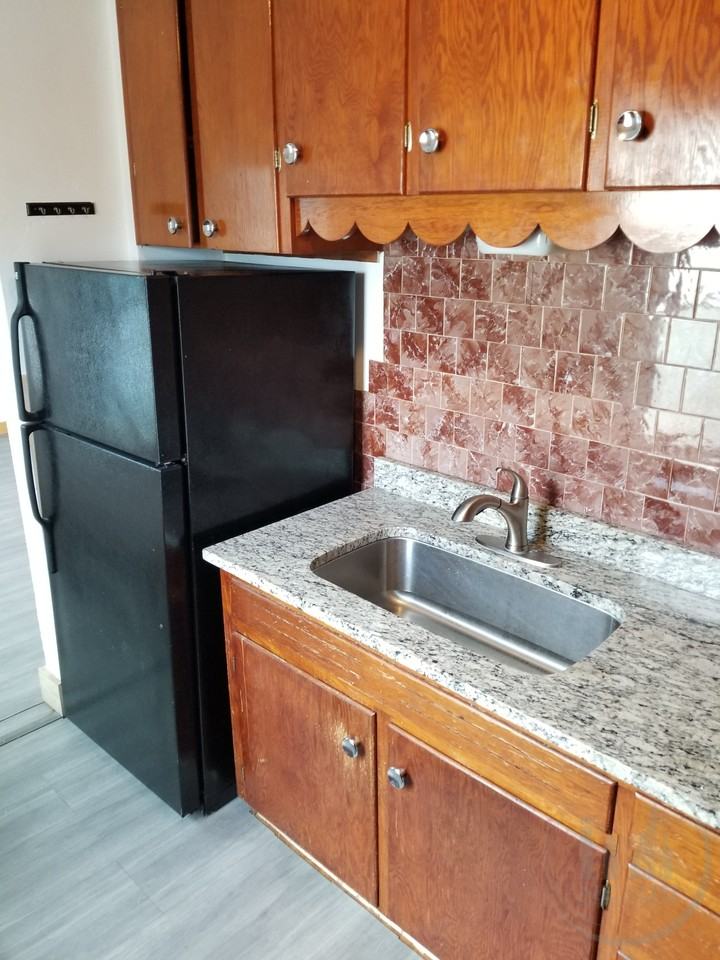 127 Burnside Ave - Photo 4 of 9