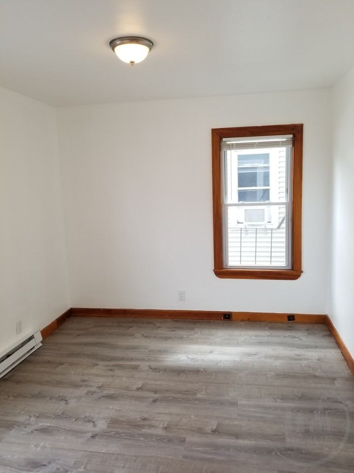 127 Burnside Ave - Photo 5 of 9
