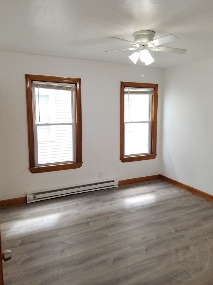 127 Burnside Ave - Photo 6 of 9