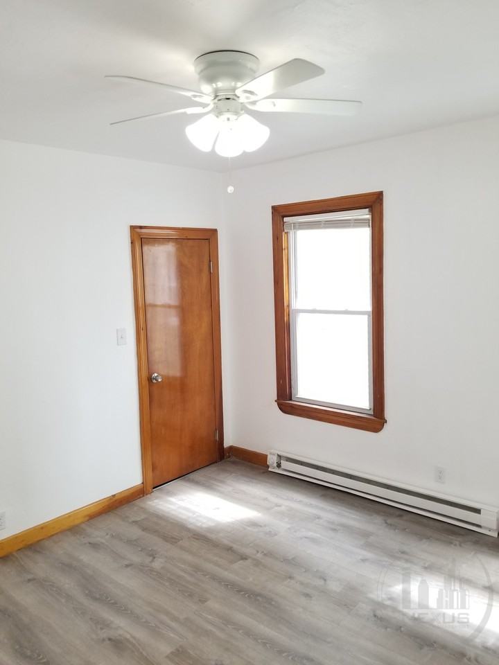 127 Burnside Ave - Photo 7 of 9
