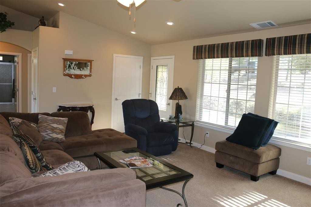 17305 Lake Shore Drive - Photo 3 of 12