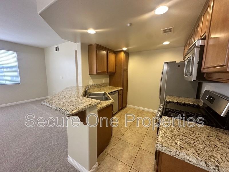 208 Riverdale Ct #715 - Photo 5 of 33