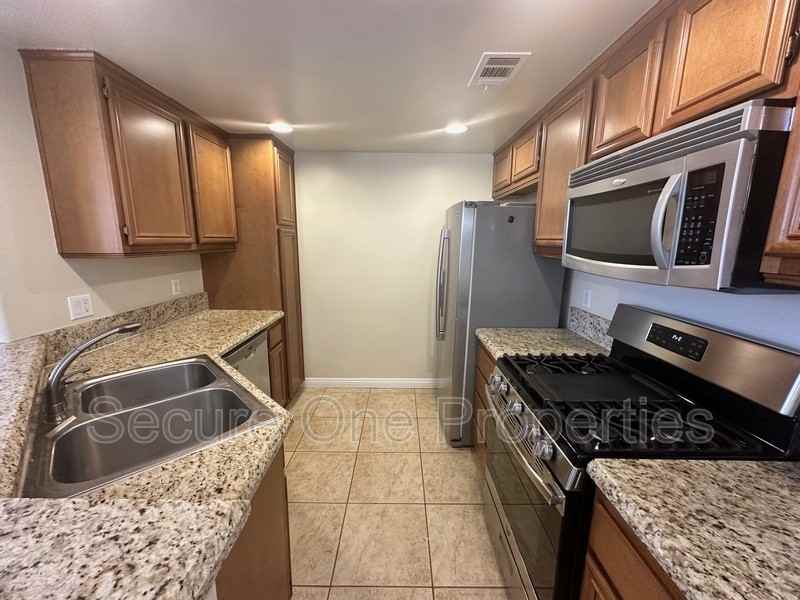 208 Riverdale Ct #715 - Photo 6 of 33