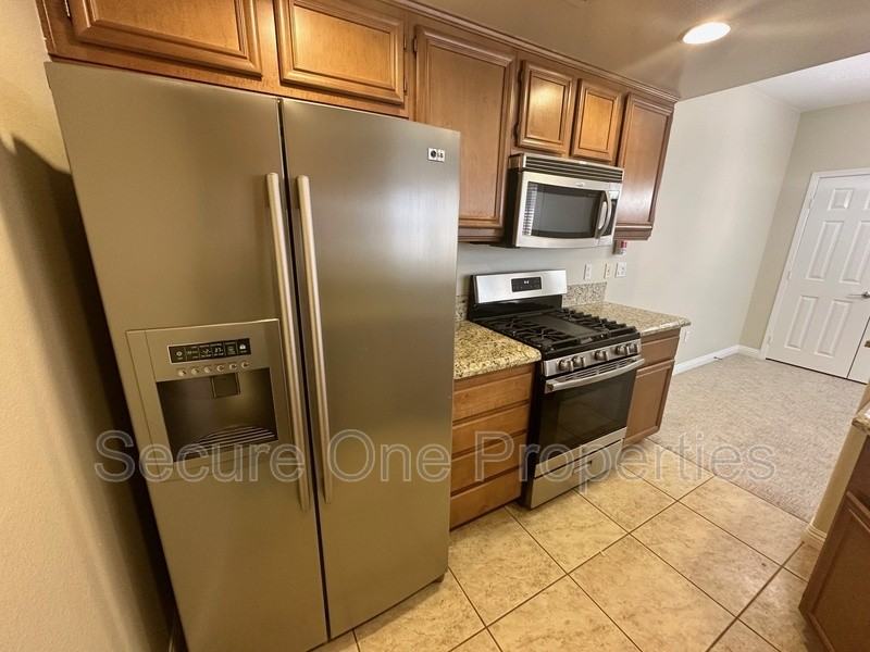 208 Riverdale Ct #715 - Photo 7 of 33