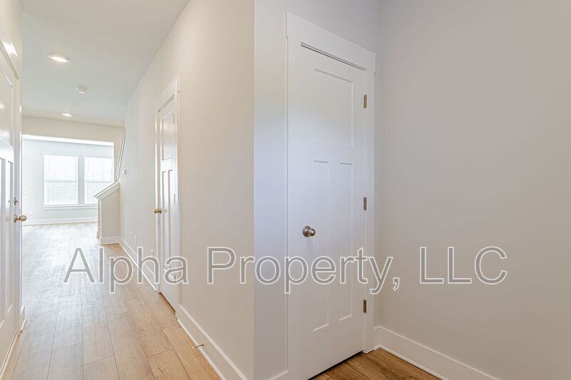 302 Marston Ln - Photo 2 of 21