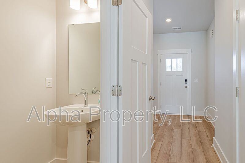 302 Marston Ln - Photo 3 of 21