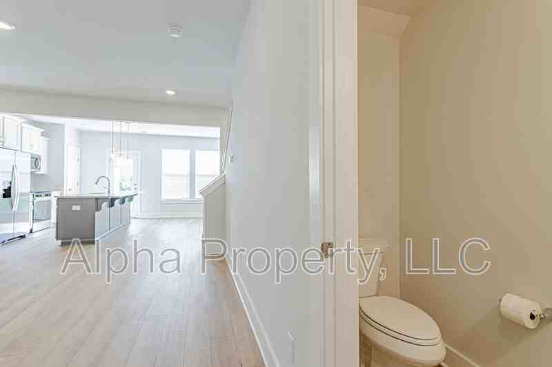 302 Marston Ln - Photo 4 of 21