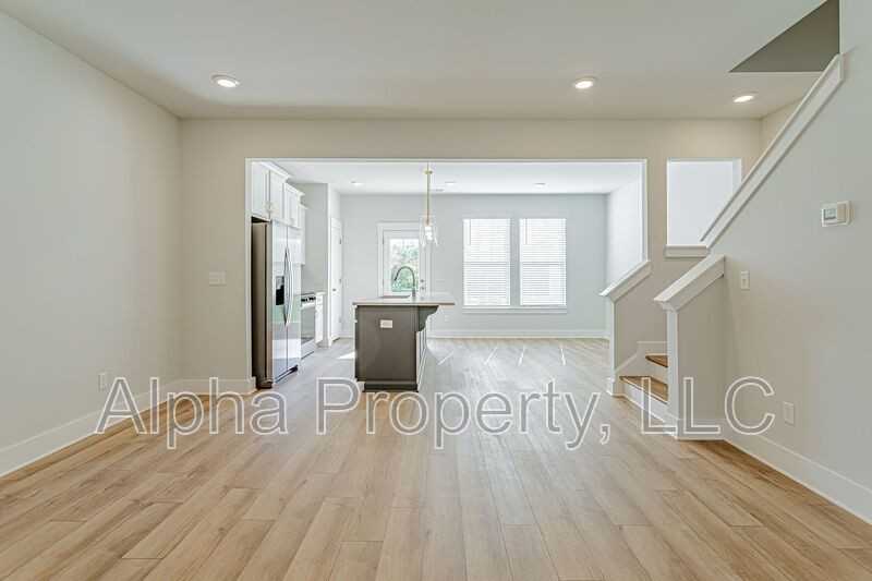 302 Marston Ln - Photo 5 of 21