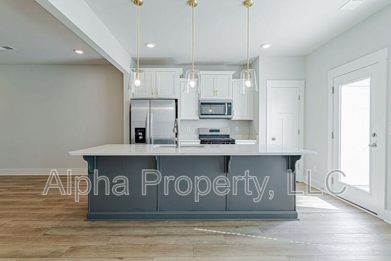 302 Marston Ln - Photo 6 of 21