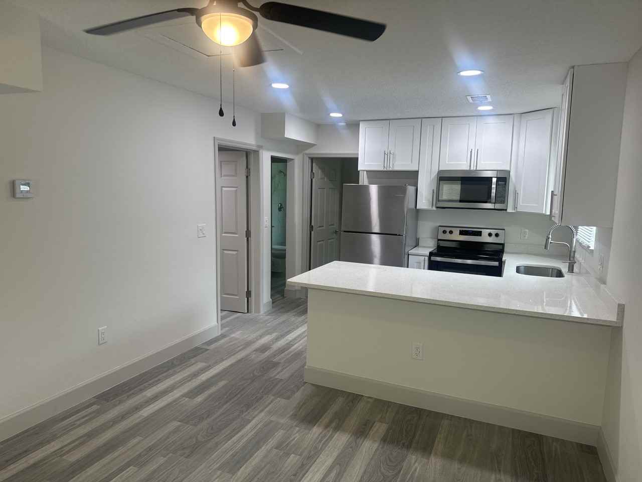 1147 La Salle St - Photo 4 of 11