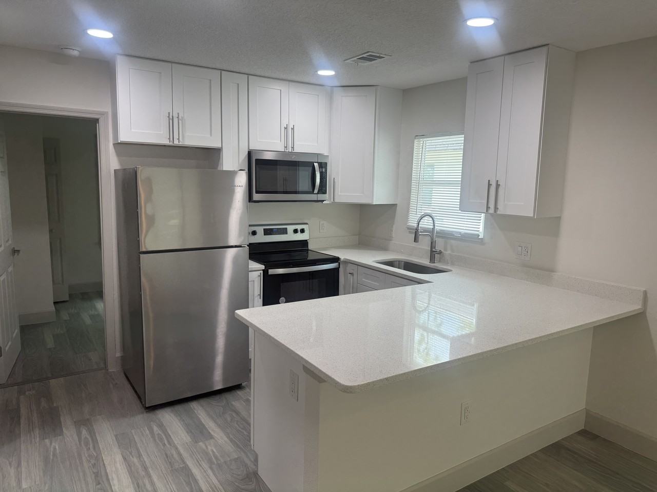 1147 La Salle St - Photo 5 of 11