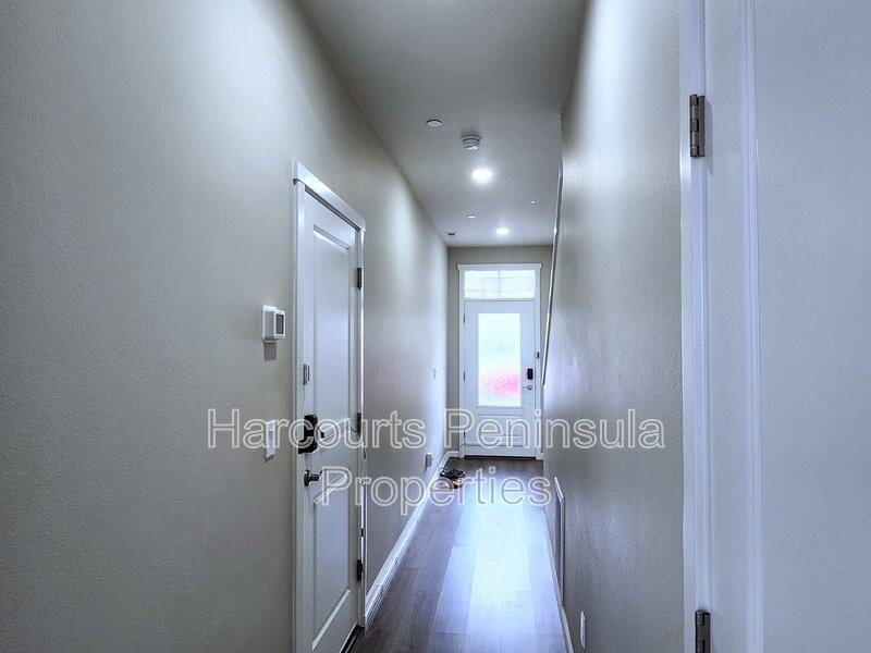 4785 Driftwood St - Photo 4 of 29