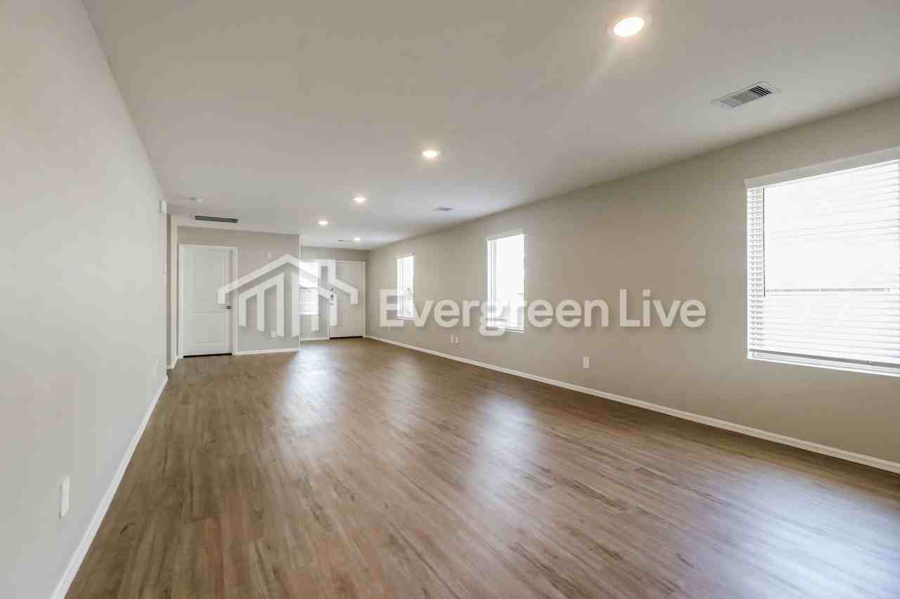 715 Hackberry Branch Ct - Photo 3 of 15