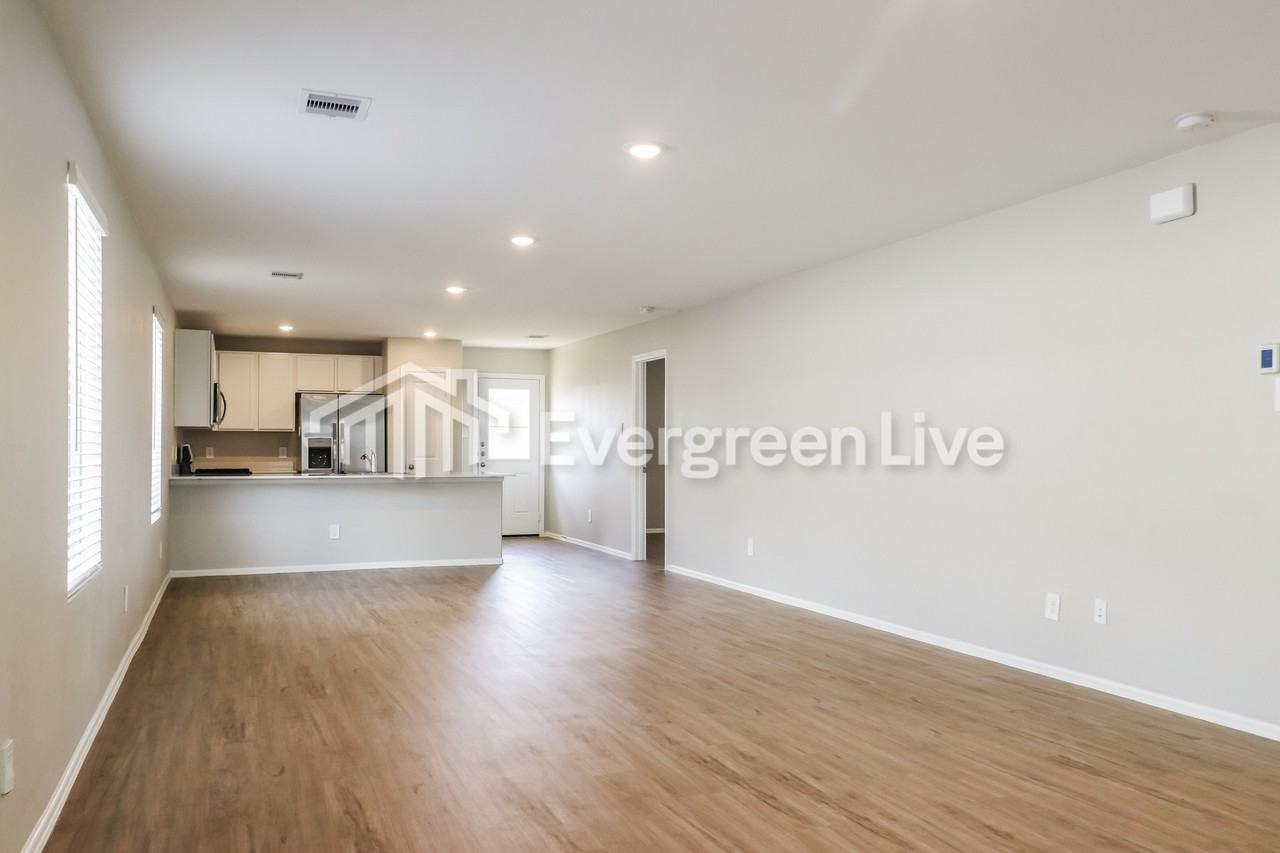 715 Hackberry Branch Ct - Photo 4 of 15