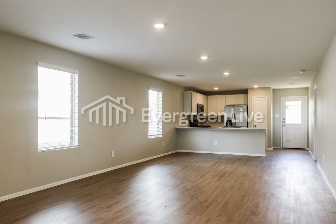 715 Hackberry Branch Ct - Photo 5 of 15