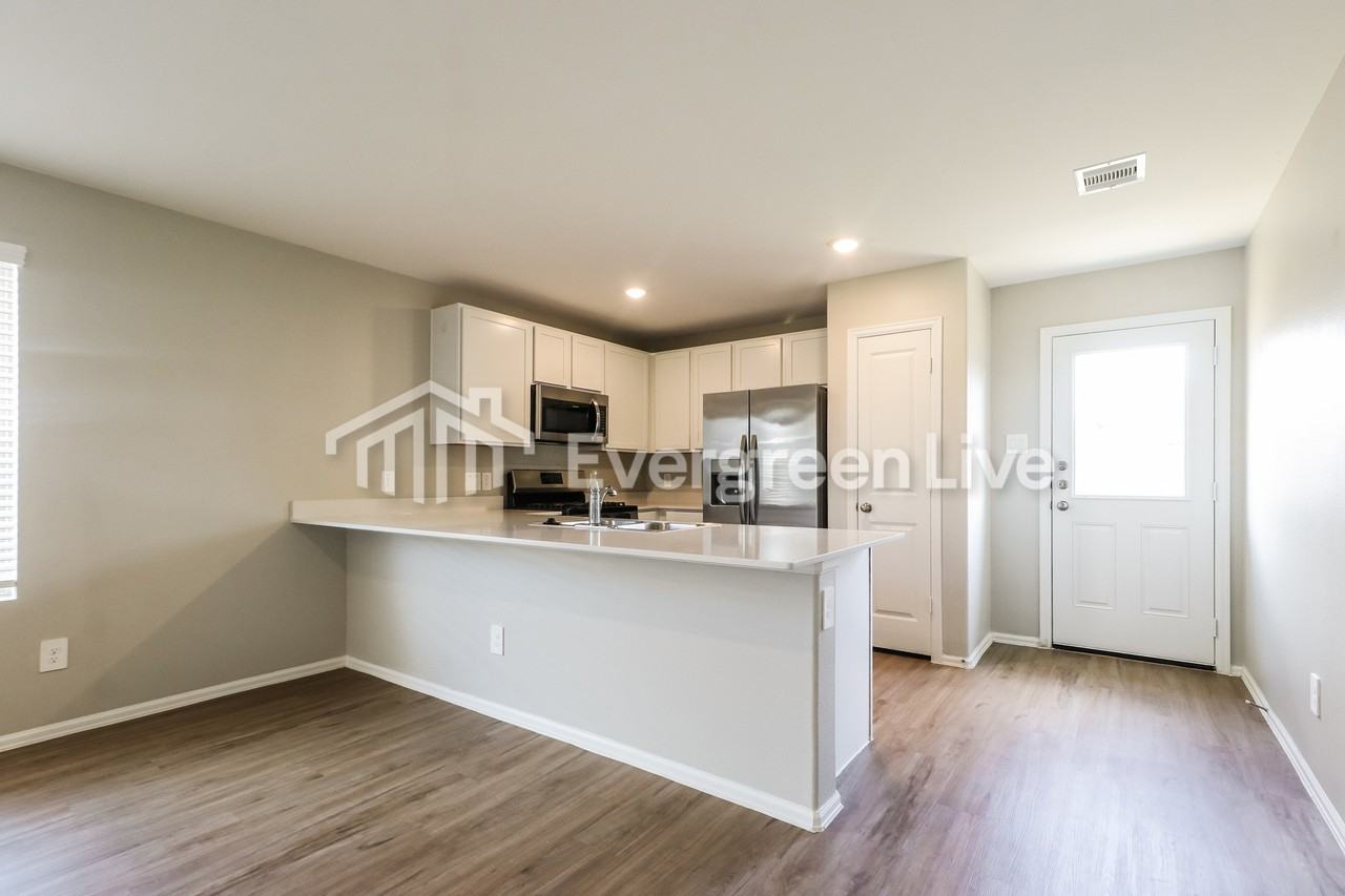 715 Hackberry Branch Ct - Photo 7 of 15