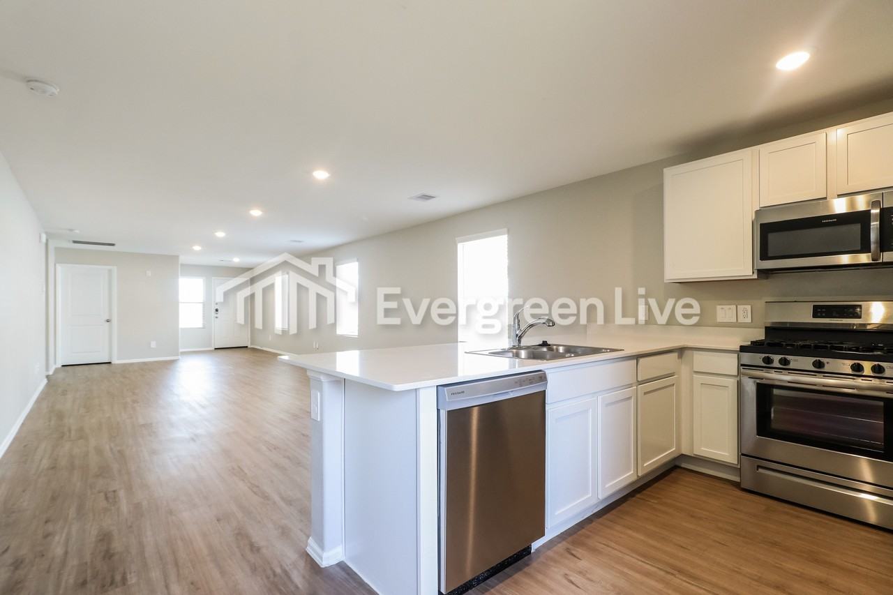 715 Hackberry Branch Ct - Photo 6 of 15