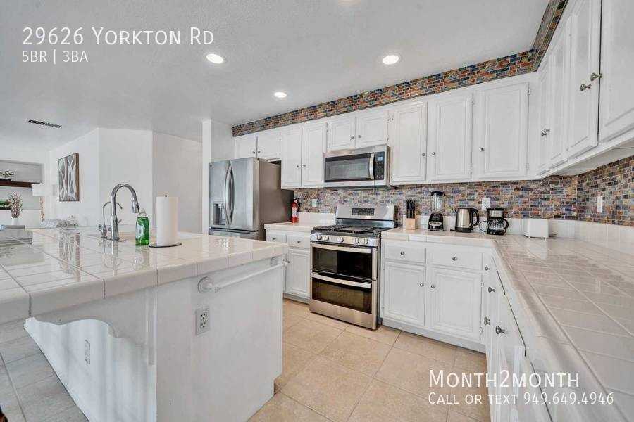 29626 Yorkton Rd - Photo 7 of 41