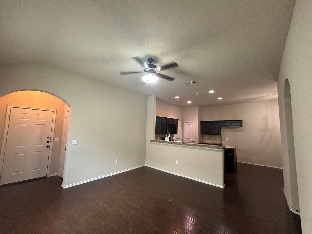 716 Creekside Cir - Photo 5 of 19