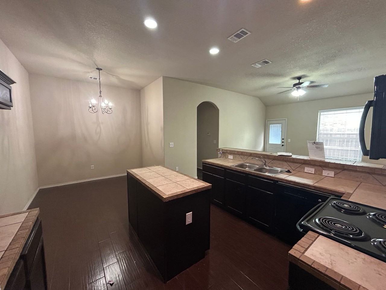 716 Creekside Cir - Photo 6 of 19