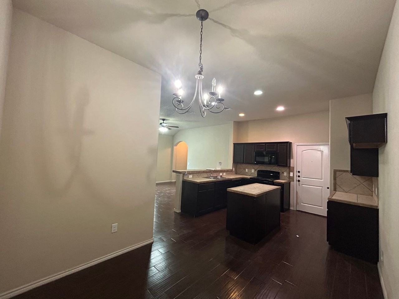 716 Creekside Cir - Photo 7 of 19