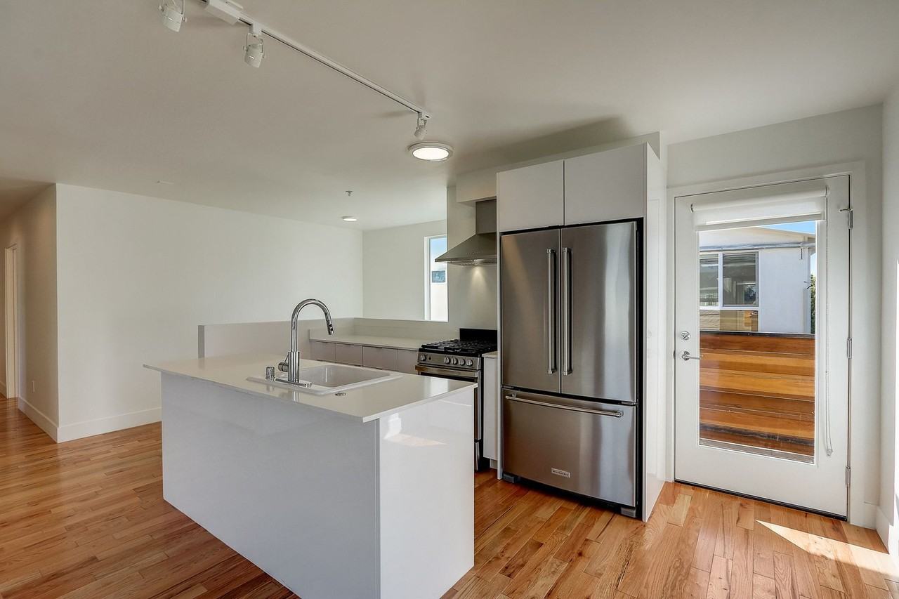 2728 OREGON ST - Photo 6 of 43