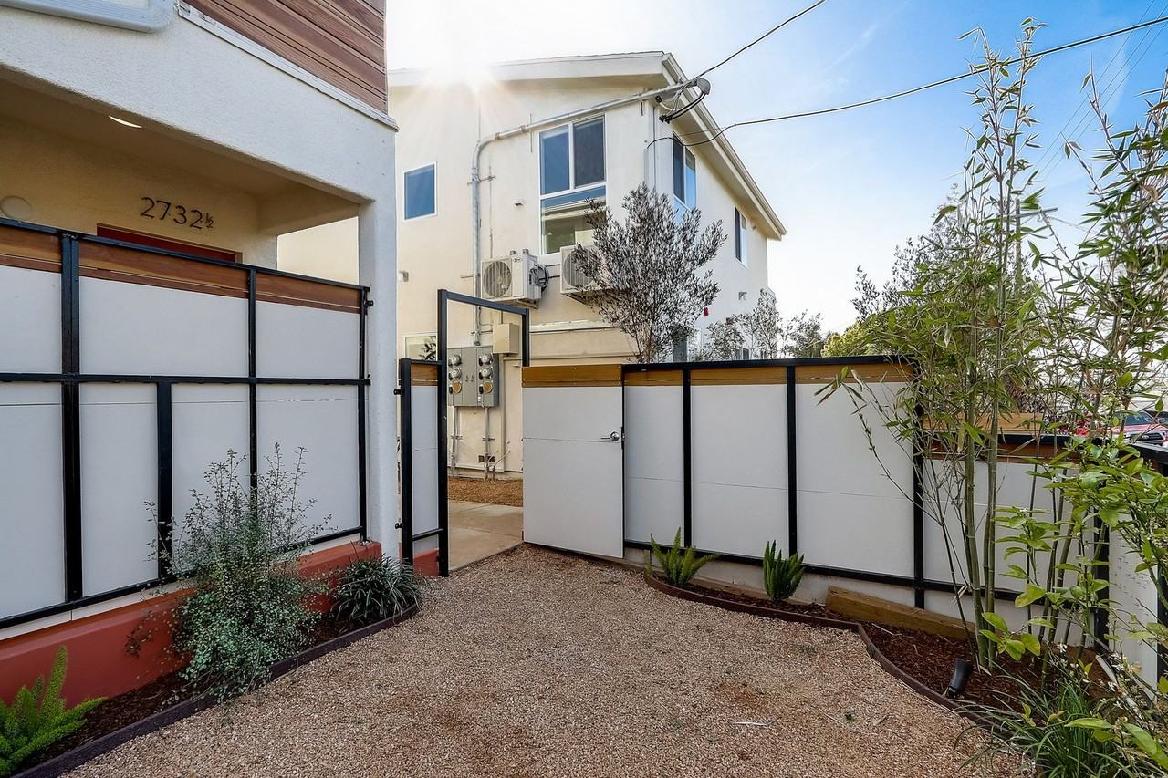 2728 OREGON ST - Photo 7 of 43