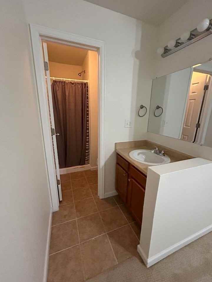 695 Manhattan Dr #12 - Photo 4 of 9