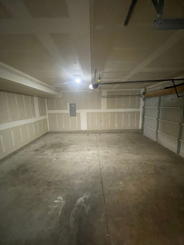 476 W Kemper Rd - Photo 2 of 22
