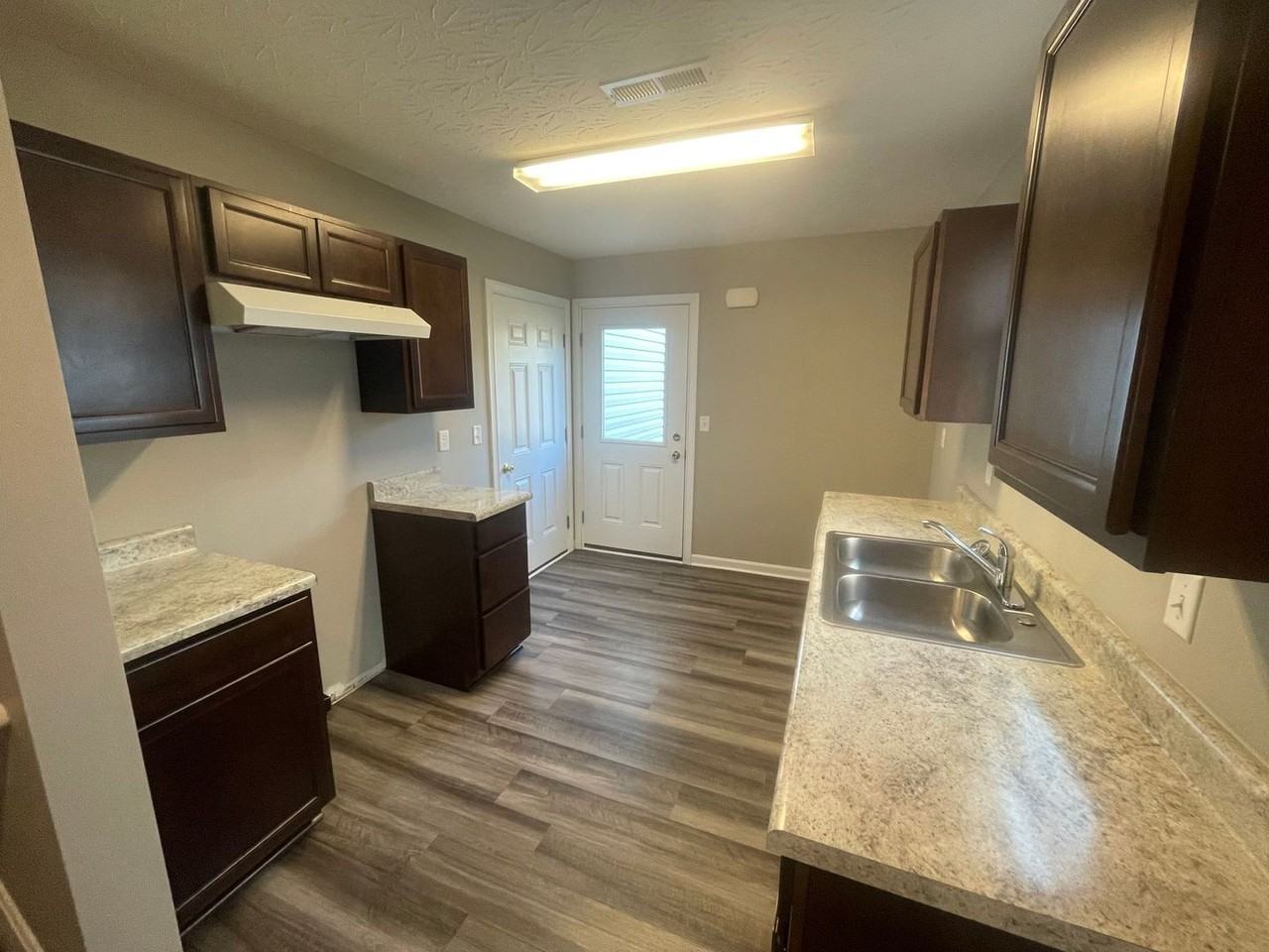 476 W Kemper Rd - Photo 3 of 22