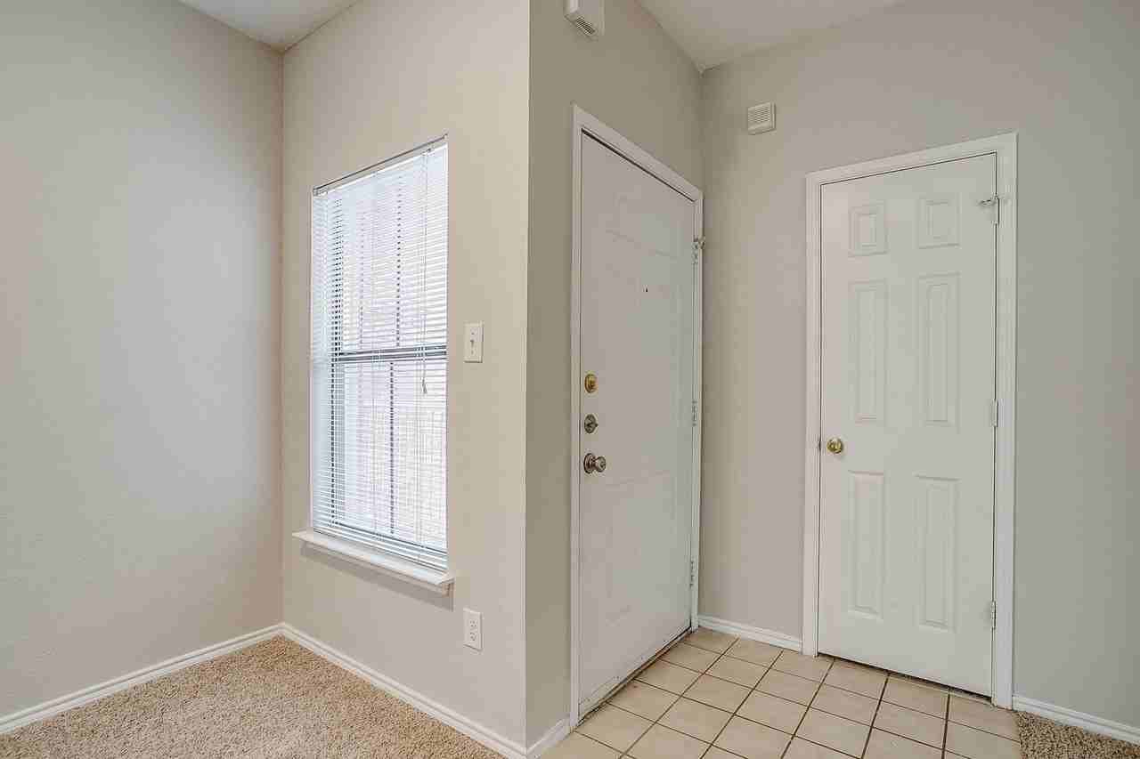 3212 Donnelly Cir #502 - Photo 3 of 21