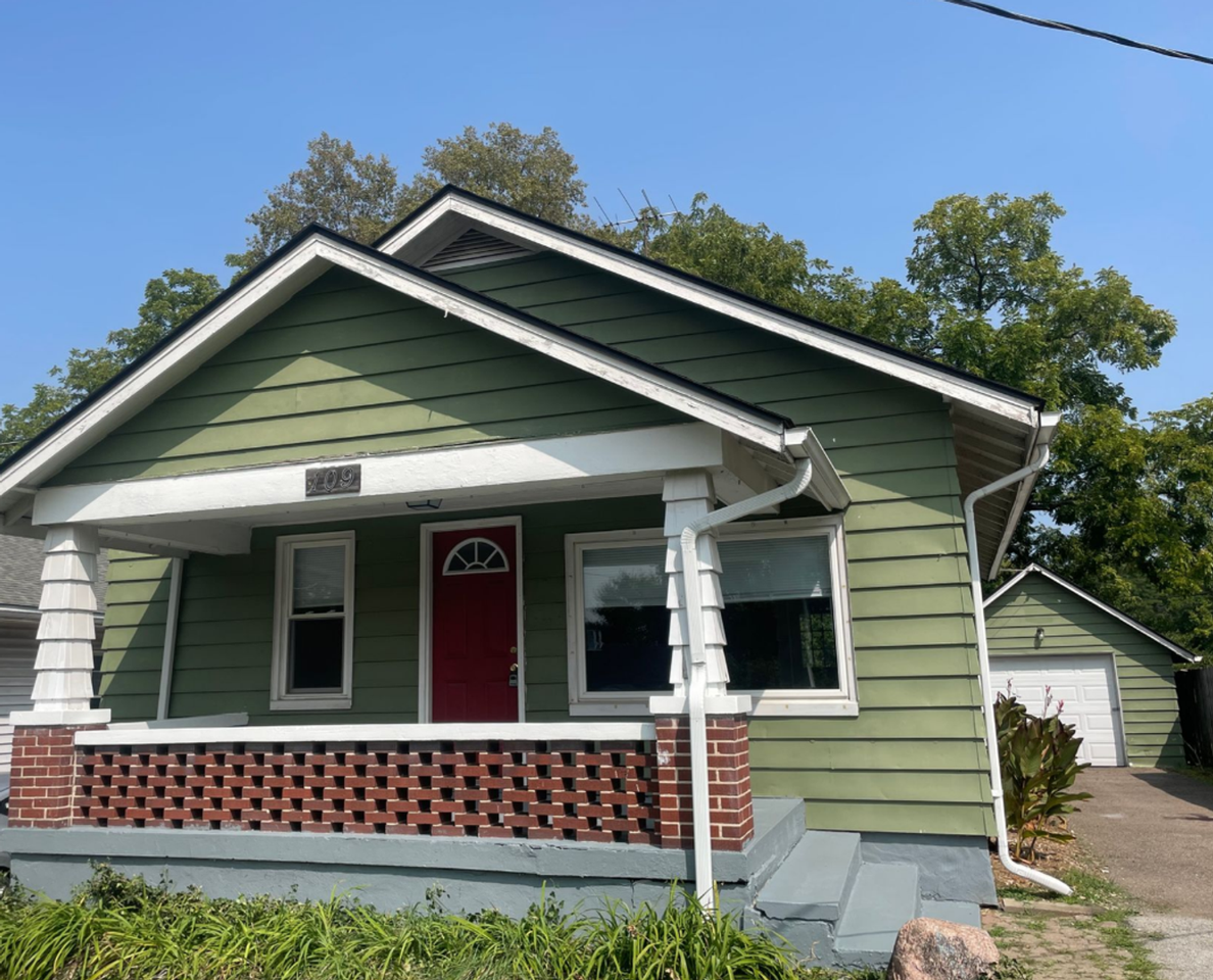 109 Redbud Dr