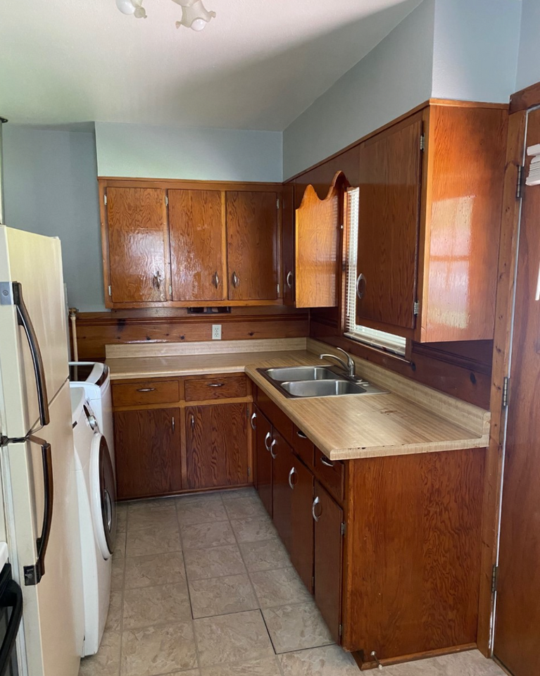 902 N Grand St - Photo 3 of 12