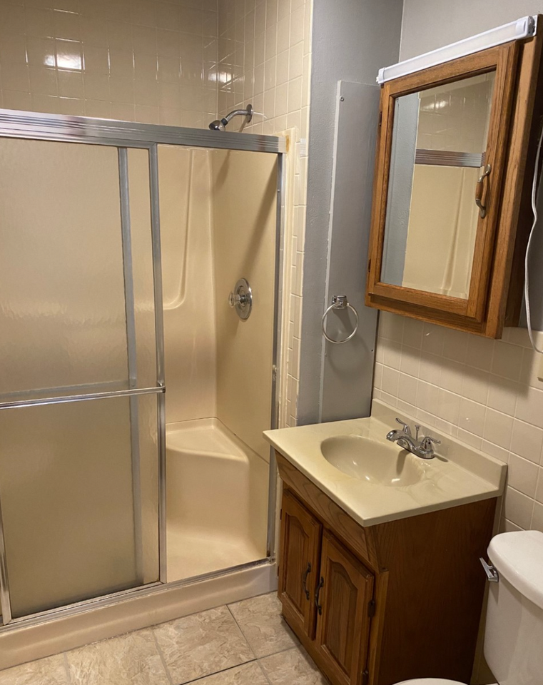 902 N Grand St - Photo 4 of 12